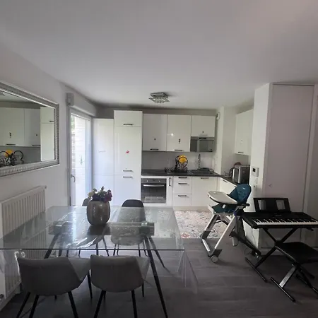 Maison De 100m2 A 5 Minutes Du Centre De Base Du Psg