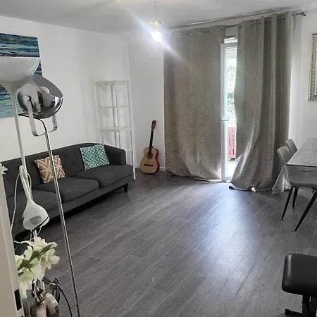 Maison De 100m2 A 5 Minutes Du Centre De Base Du Psg Вилла