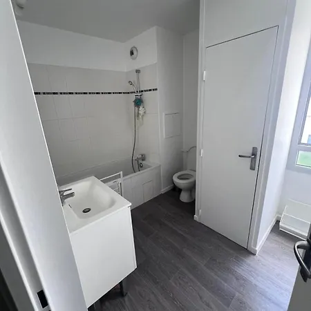 Maison De 100m2 A 5 Minutes Du Centre De Base Du Psg *